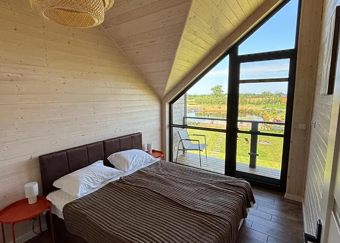 Odpocznijmy - Dom Caloroczny Z Balia Na Kaszubach Sianowo